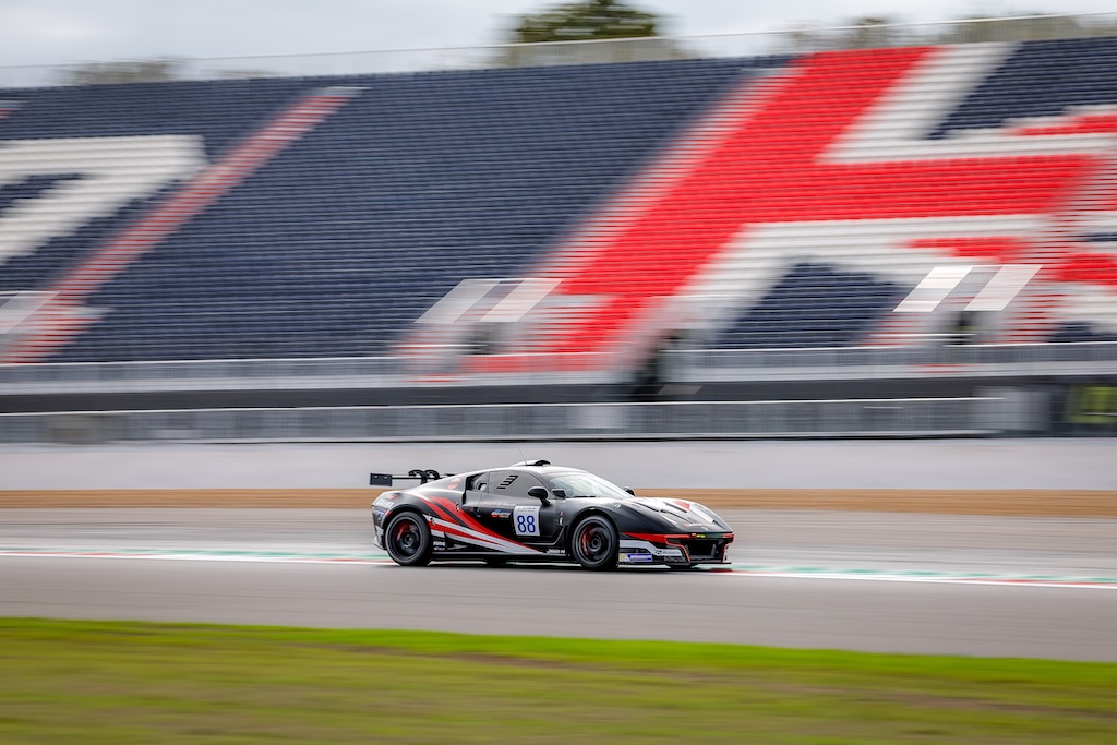 Marcus Terkildsen sikrede sig to tredjepladser på Silverstone og indtager nu tredjepladsen i Ligier JS2 R-mesterskabet med 91 point.
(Foto: MT Raceteam)